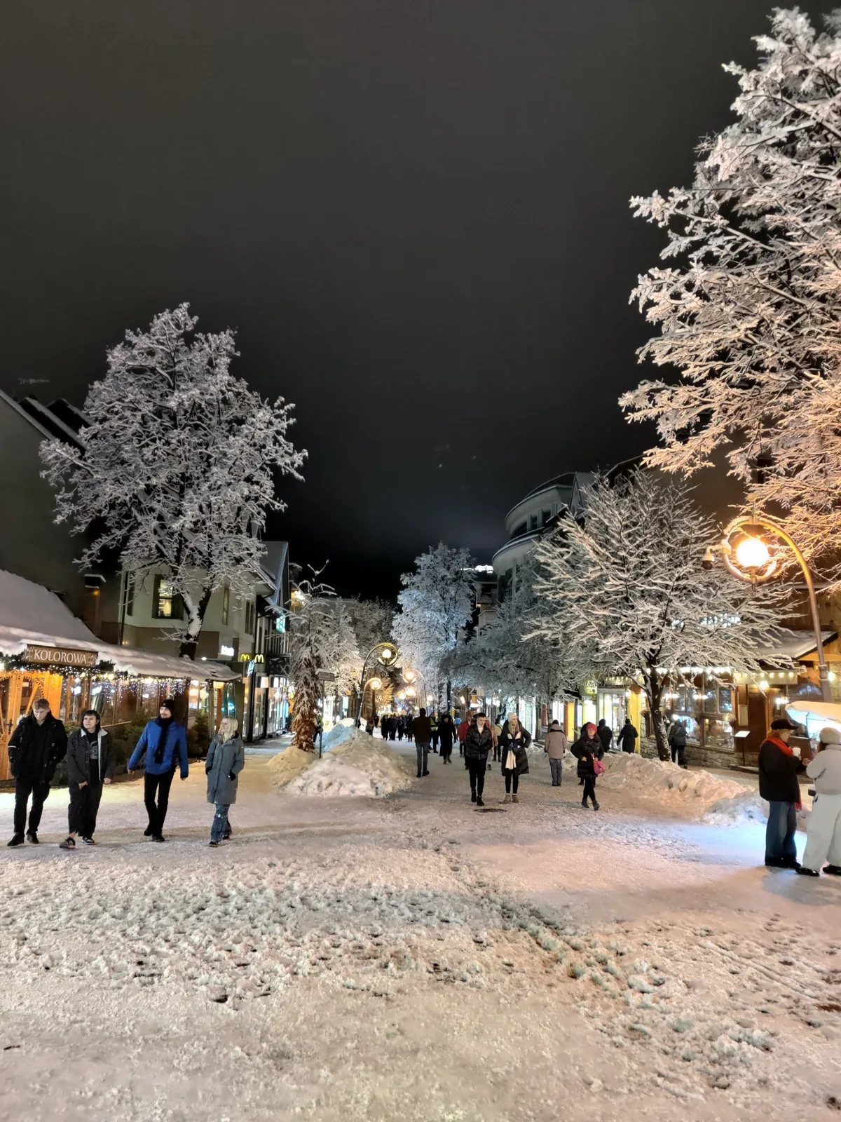 Krupowki street in Zakopane on a snowy winter evening